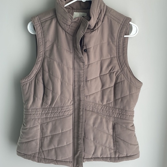 Sonoma Puffer Vest -Taupe- Pink Cream Plaid lining- pockets- zip & snap- Medium - Picture 3 of 8